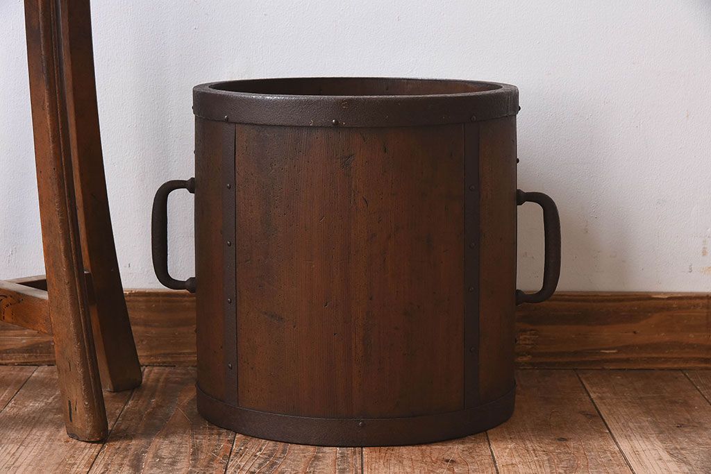 アンティーク雑貨　和製アンティーク　古い木の質感が味わい深い一斗升(一斗マス)