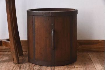 アンティーク雑貨　和製アンティーク　古い木の質感が味わい深い一斗升(一斗マス)