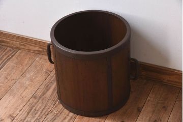 アンティーク雑貨　和製アンティーク　古い木の質感が味わい深い一斗升(一斗マス)