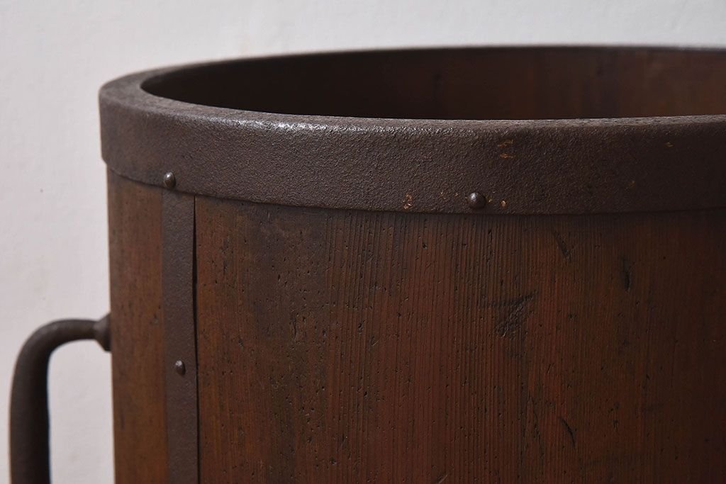 アンティーク雑貨　和製アンティーク　古い木の質感が味わい深い一斗升(一斗マス)