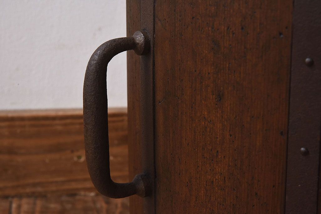 アンティーク雑貨　和製アンティーク　古い木の質感が味わい深い一斗升(一斗マス)