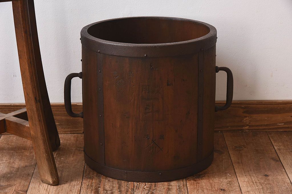 アンティーク雑貨　和製アンティーク　古い木の質感が味わい深い一斗升(一斗マス)