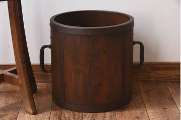 アンティーク雑貨　和製アンティーク　古い木の質感が味わい深い一斗升(一斗マス)