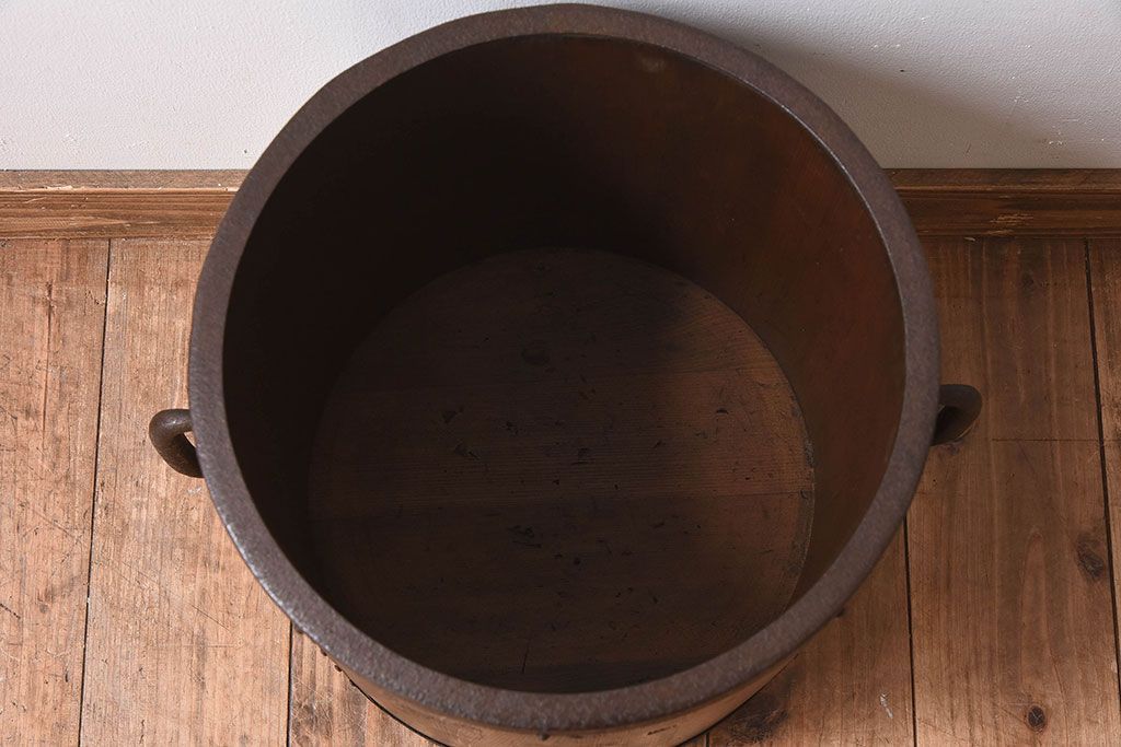 アンティーク雑貨　和製アンティーク　古い木の質感が味わい深い一斗升(一斗マス)