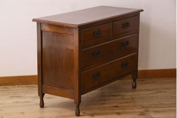 アンティーク家具　イギリスアンティーク　ウォールナット材　お洒落な取っ手が素敵なチェスト(引き出し)
