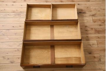 アンティーク家具　イギリスアンティーク　ウォールナット材　お洒落な取っ手が素敵なチェスト(引き出し)