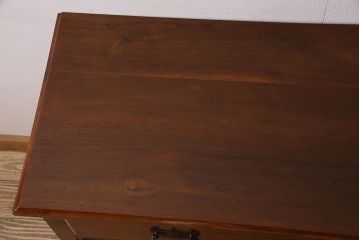 アンティーク家具　イギリスアンティーク　ウォールナット材　お洒落な取っ手が素敵なチェスト(引き出し)