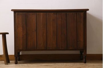 アンティーク家具　イギリスアンティーク　ウォールナット材　お洒落な取っ手が素敵なチェスト(引き出し)