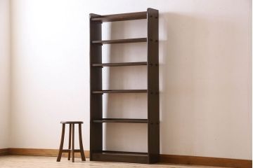 レトロ家具　昭和レトロ　ラワン材製の縦型アンティーク本棚(飾り棚)(1)
