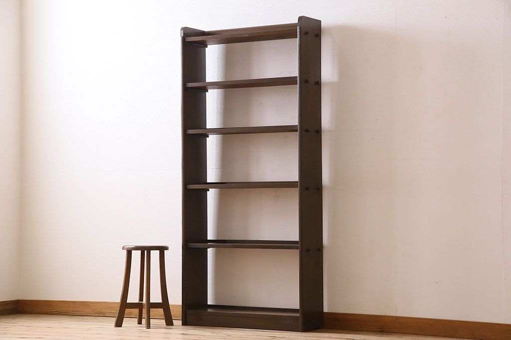 レトロ家具　昭和レトロ　ラワン材製の縦型アンティーク本棚(飾り棚)(1)