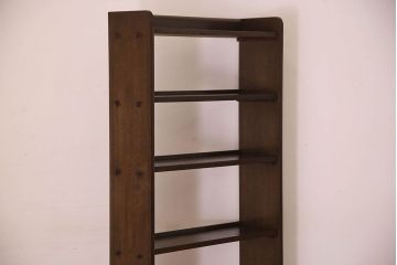 レトロ家具　昭和レトロ　ラワン材製の縦型アンティーク本棚(飾り棚)(1)