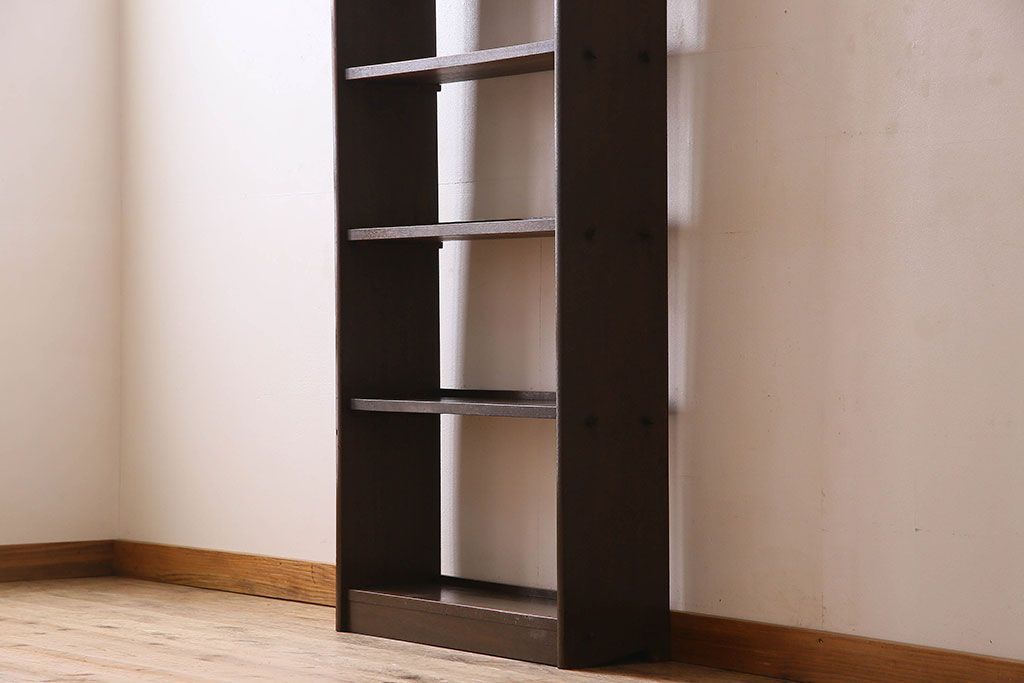 レトロ家具　昭和レトロ　ラワン材製の縦型アンティーク本棚(飾り棚)(1)