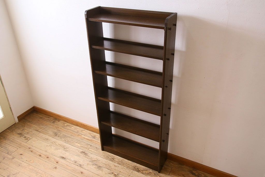 レトロ家具　昭和レトロ　ラワン材製の縦型アンティーク本棚(飾り棚)(1)