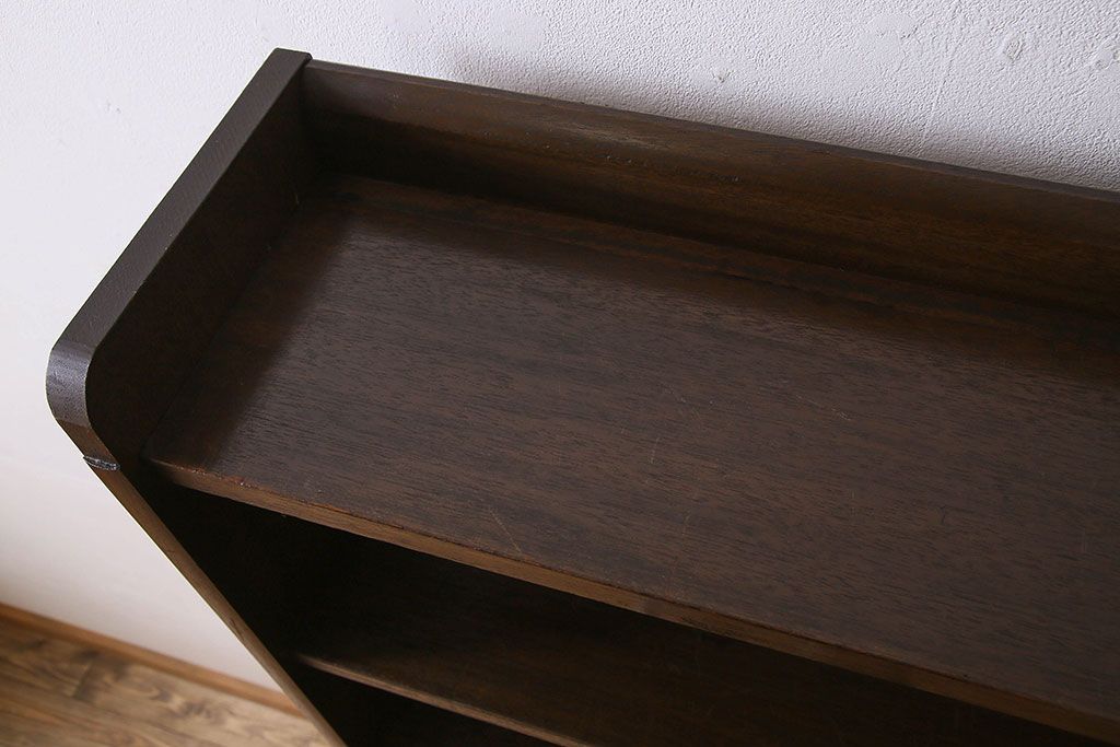 レトロ家具　昭和レトロ　ラワン材製の縦型アンティーク本棚(飾り棚)(1)