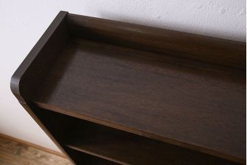 レトロ家具　昭和レトロ　ラワン材製の縦型アンティーク本棚(飾り棚)(1)