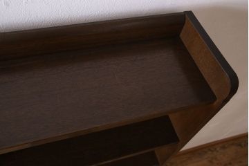 レトロ家具　昭和レトロ　ラワン材製の縦型アンティーク本棚(飾り棚)(1)