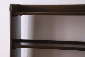 レトロ家具　昭和レトロ　ラワン材製の縦型アンティーク本棚(飾り棚)(1)