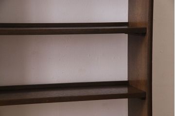 レトロ家具　昭和レトロ　ラワン材製の縦型アンティーク本棚(飾り棚)(1)