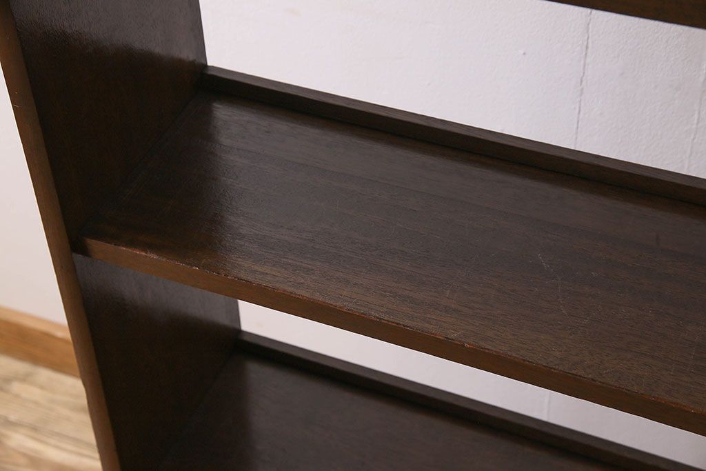 レトロ家具　昭和レトロ　ラワン材製の縦型アンティーク本棚(飾り棚)(1)