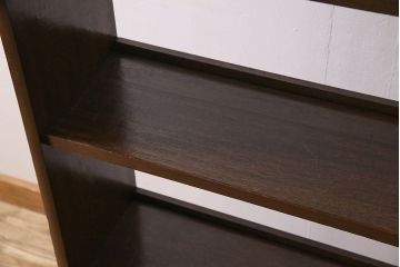 レトロ家具　昭和レトロ　ラワン材製の縦型アンティーク本棚(飾り棚)(1)