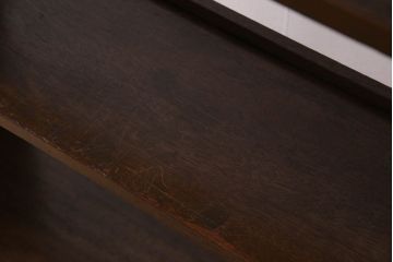 レトロ家具　昭和レトロ　ラワン材製の縦型アンティーク本棚(飾り棚)(1)