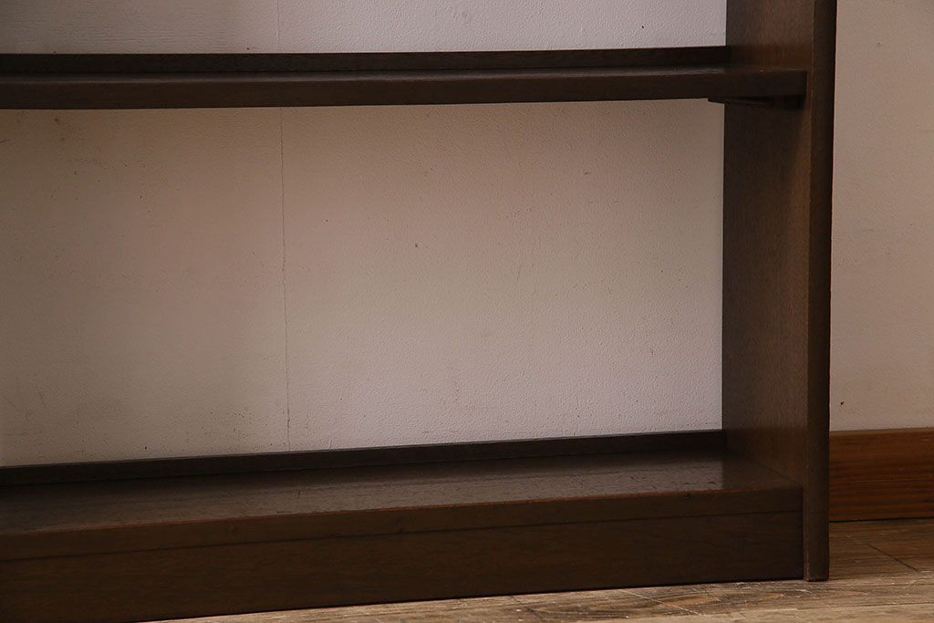 レトロ家具　昭和レトロ　ラワン材製の縦型アンティーク本棚(飾り棚)(1)