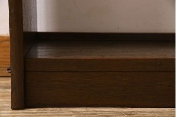 レトロ家具　昭和レトロ　ラワン材製の縦型アンティーク本棚(飾り棚)(1)