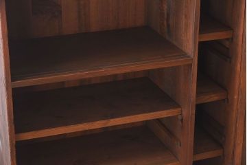 レトロ家具　昭和レトロ　古い木の質感が味わい深いアンティーク収納棚(戸棚、下駄箱)(1)