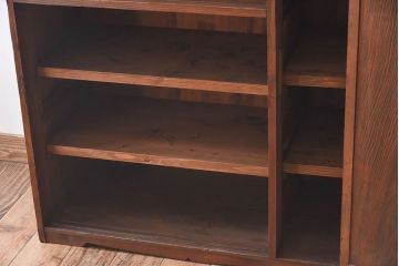 レトロ家具　昭和レトロ　古い木の質感が味わい深いアンティーク収納棚(戸棚、下駄箱)(1)