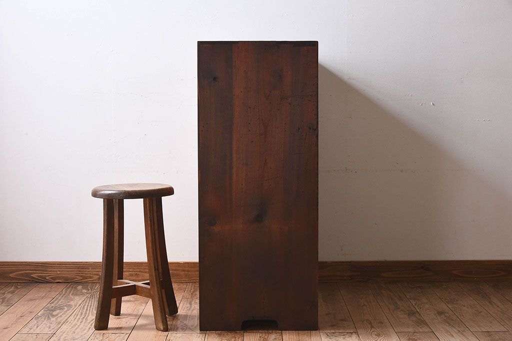 レトロ家具　昭和レトロ　古い木の質感が味わい深いアンティーク収納棚(戸棚、下駄箱)(1)