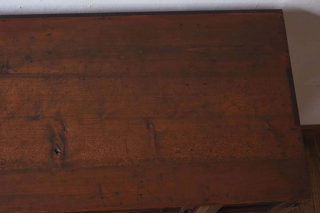 レトロ家具　昭和レトロ　古い木の質感が味わい深いアンティーク収納棚(戸棚、下駄箱)(1)