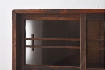 レトロ家具　昭和レトロ　古い木の質感が味わい深いアンティーク収納棚(戸棚、下駄箱)(1)