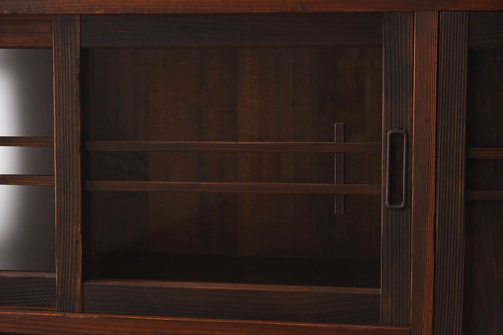 レトロ家具　昭和レトロ　古い木の質感が味わい深いアンティーク収納棚(戸棚、下駄箱)(1)