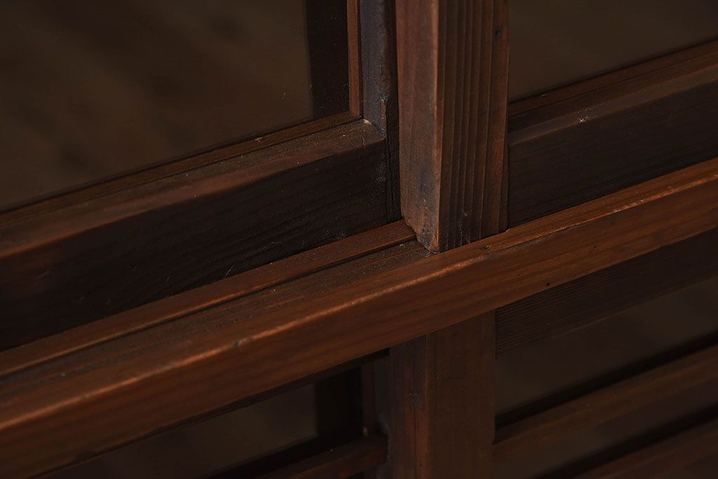 レトロ家具　昭和レトロ　古い木の質感が味わい深いアンティーク収納棚(戸棚、下駄箱)(1)