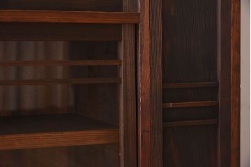 レトロ家具　昭和レトロ　古い木の質感が味わい深いアンティーク収納棚(戸棚、下駄箱)(1)