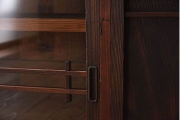 レトロ家具　昭和レトロ　古い木の質感が味わい深いアンティーク収納棚(戸棚、下駄箱)(1)