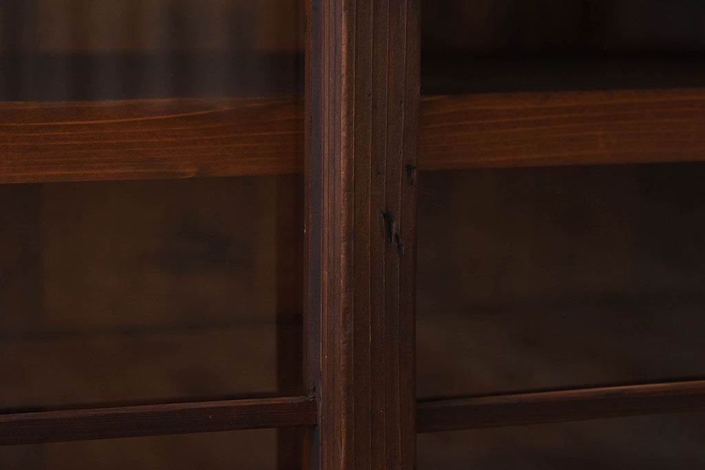 レトロ家具　昭和レトロ　古い木の質感が味わい深いアンティーク収納棚(戸棚、下駄箱)(1)