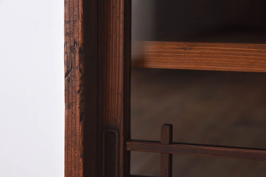 レトロ家具　昭和レトロ　古い木の質感が味わい深いアンティーク収納棚(戸棚、下駄箱)(1)