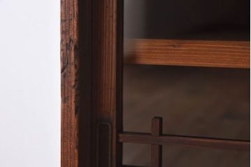 レトロ家具　昭和レトロ　古い木の質感が味わい深いアンティーク収納棚(戸棚、下駄箱)(1)