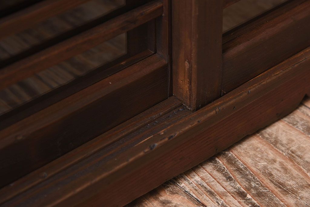 レトロ家具　昭和レトロ　古い木の質感が味わい深いアンティーク収納棚(戸棚、下駄箱)(1)