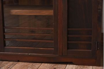 レトロ家具　昭和レトロ　古い木の質感が味わい深いアンティーク収納棚(戸棚、下駄箱)(1)