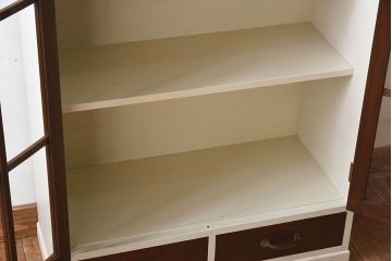 ペイント家具　格子の扉がおしゃれな収納棚(飾り棚、戸棚)