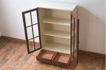 ペイント家具　格子の扉がおしゃれな収納棚(飾り棚、戸棚)