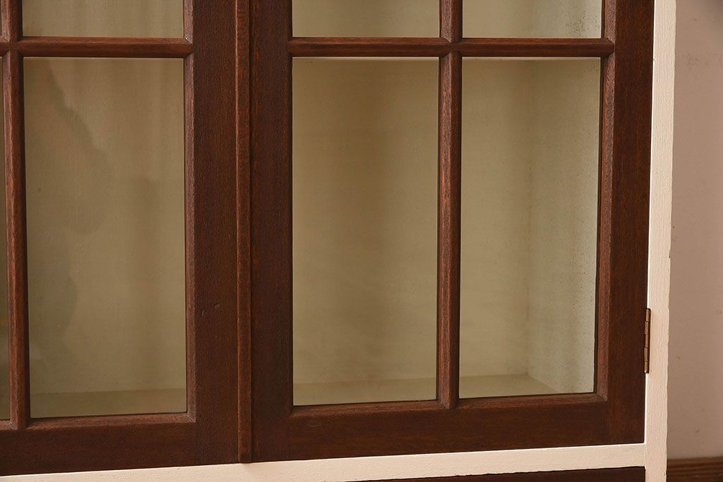 ペイント家具　格子の扉がおしゃれな収納棚(飾り棚、戸棚)