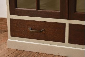 ペイント家具　格子の扉がおしゃれな収納棚(飾り棚、戸棚)