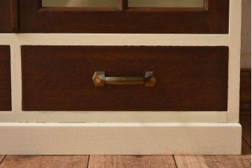 ペイント家具　格子の扉がおしゃれな収納棚(飾り棚、戸棚)