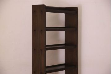 レトロ家具　昭和レトロ　ラワン材製の縦型アンティーク本棚(飾り棚)(2)