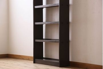 レトロ家具　昭和レトロ　ラワン材製の縦型アンティーク本棚(飾り棚)(2)