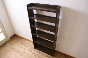 レトロ家具　昭和レトロ　ラワン材製の縦型アンティーク本棚(飾り棚)(2)