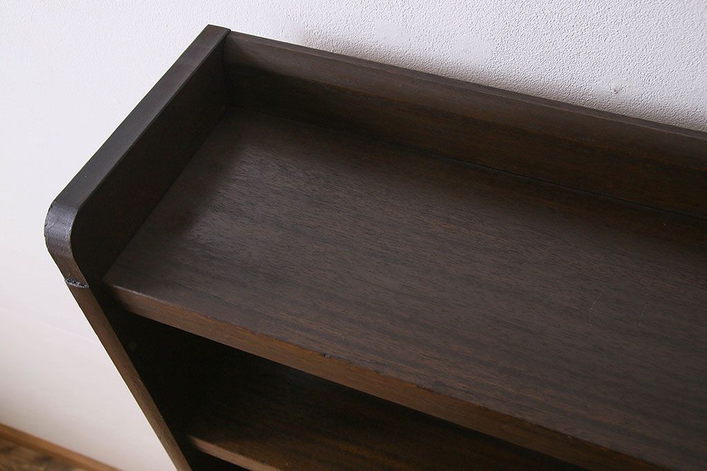 レトロ家具　昭和レトロ　ラワン材製の縦型アンティーク本棚(飾り棚)(2)